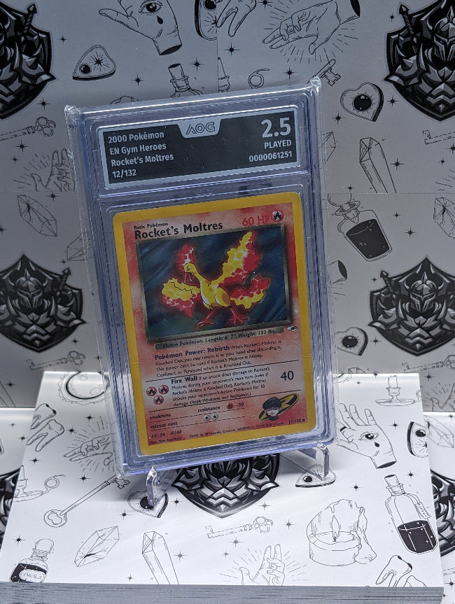 Pokémonkarte Rocket's Moltres 12/132 aus Gym Heroes (2000), Englisch, Holo Rare mit AOG Grading 2.5 – seltene und nostalgische Karte im gebrauchten Zustand.