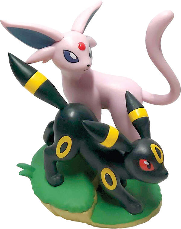 Pokémon TCG Figure Collection Herbst 2025 mit Feelinara- und Nachtara-Promokarten, Figuren & 11 Boosterpacks Figur