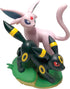 Pokémon TCG Figure Collection Herbst 2025 mit Feelinara- und Nachtara-Promokarten, Figuren & 11 Boosterpacks Figur