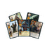 Spielmaterial und Fraktionskarten von Gwent auf dem Tisch