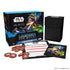 Abbildung der Prerelease-Box von Star Wars: Unlimited – Legenden der Macht. Die Box enthält sechs Boosterpacks, Spielmaterial und zwei exklusive Promokarten mit den Anführern Darth Maul und Qui-Gon Jinn. - Explosionsabbildung
